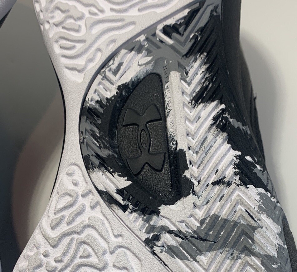 Men's Size 11.5 Under Armour Black Basketball Sneakers UA Lockdown 6 3025616-003