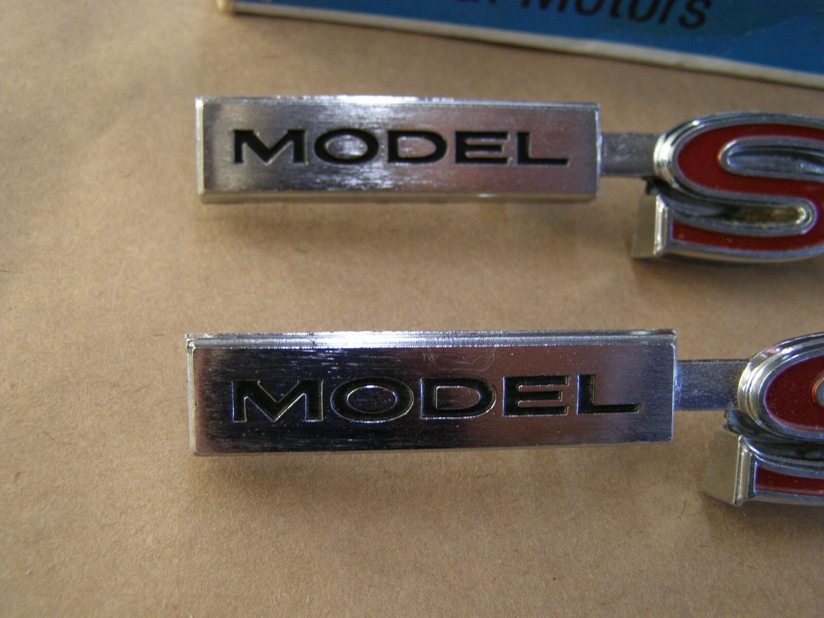 NOS OEM Pontiac 1969 1972 Grand Prix Model SJ Fender Emblems 1970