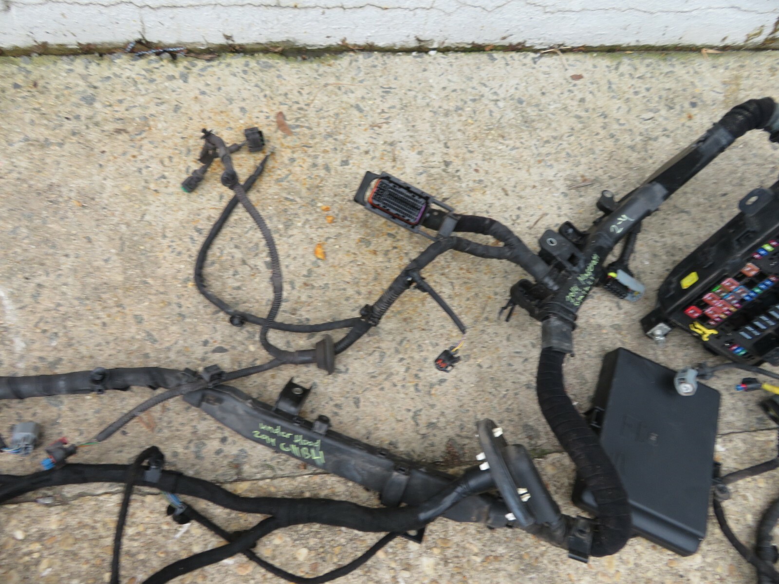 2014-2017 MASERATI GHIBLI UNDER HOOD ENGINE WIRE WIRING HARNESS W/ FUSE BOX OEM