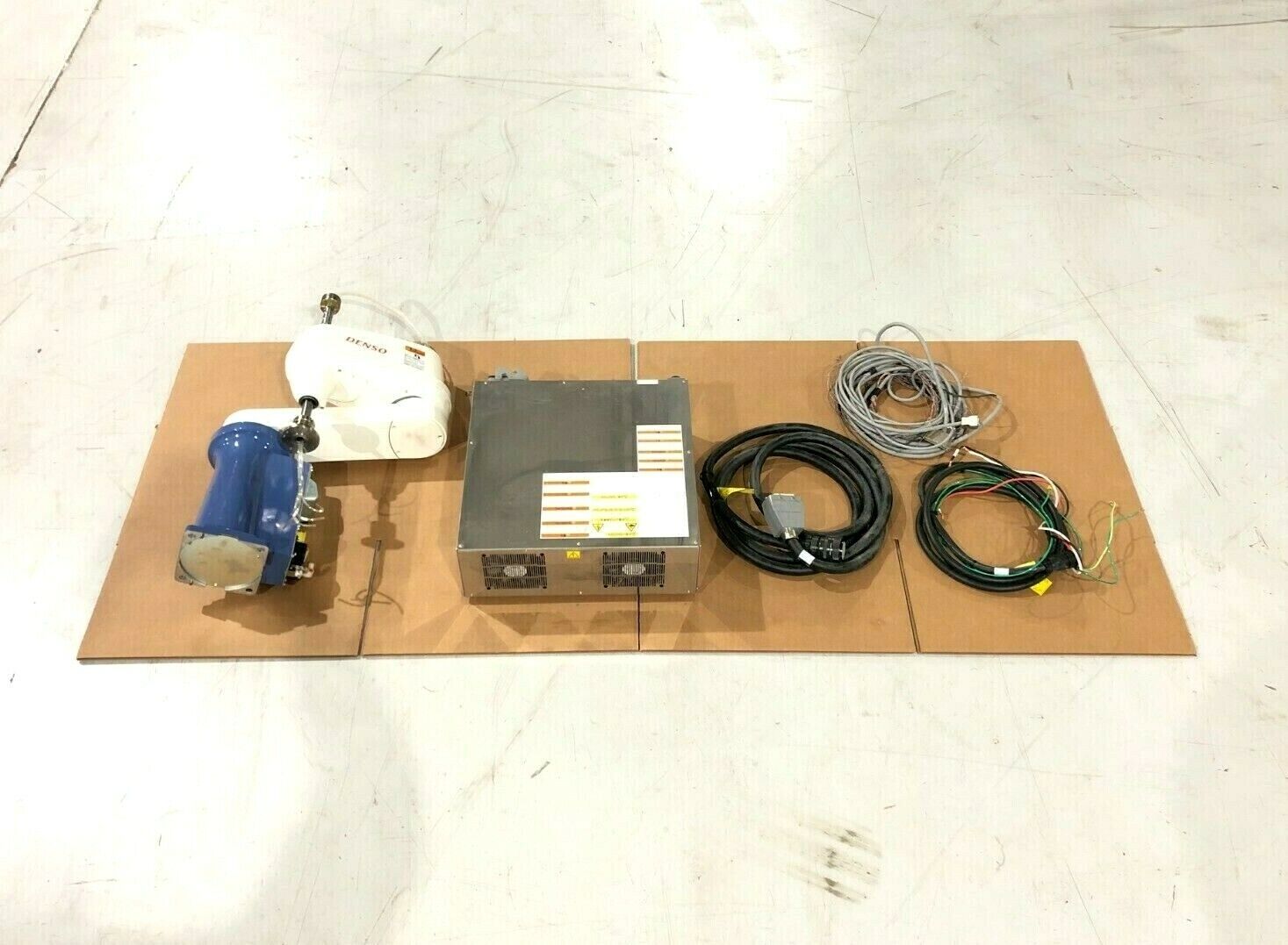 Denso Superlatite Wave HS-45552 Pick Robot Portland Mall RC7M-HSG4BA-BP Cab & Controller