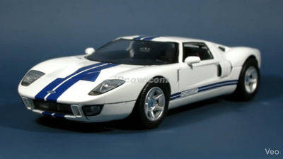 AU Motormax 1/12 Scale Model Car Ford GT WHITE with Blue Stripes