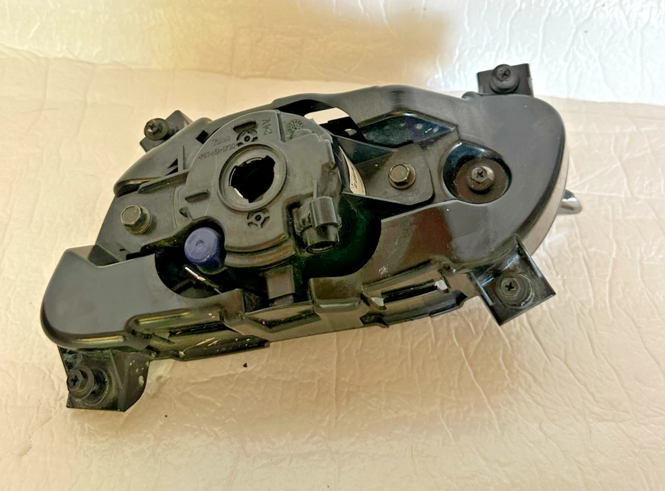 Relleno de parachoques INFINITI Q60 IZQUIERDO 2014 2015 conducción antiniebla; montaje montado en parachoques Foto 3 de 4