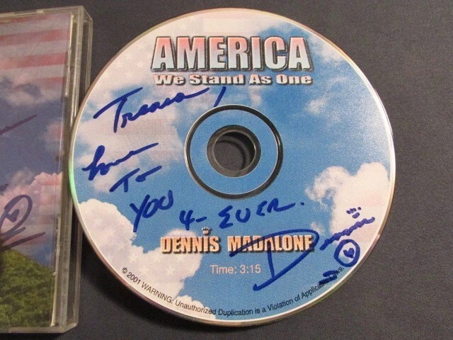 DENNIS MADALONE AMERICA WE STAND AS ONE CD SINGLE AUTOGRAPHED DISC & BOOKLET OOP Foto 2 de 4