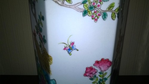 Chinese Hexagonal Famille Rose Vase chickens & Butterflies decoration - Picture 13 of 15