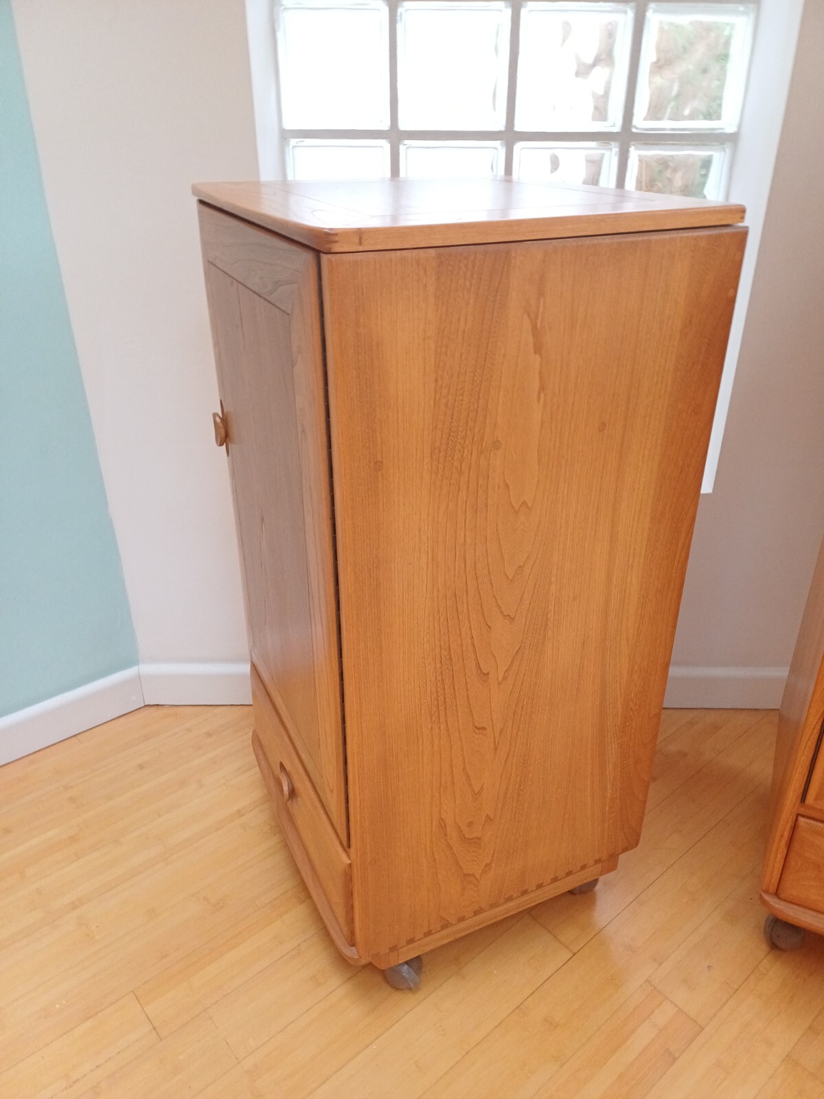 ERCOL WINDSOR HI FI MEDIA CUPBOARD 1073 LH eBay