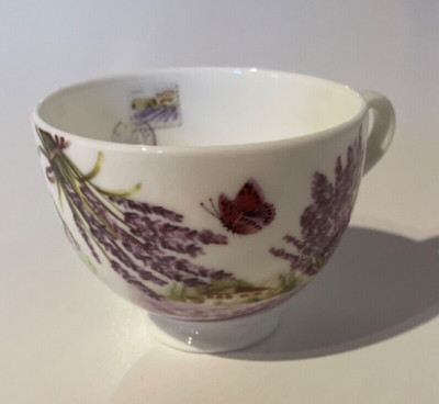 Wunderschöne kleine Tasse von Dora Papis for Easy Life Lavendel Espresso