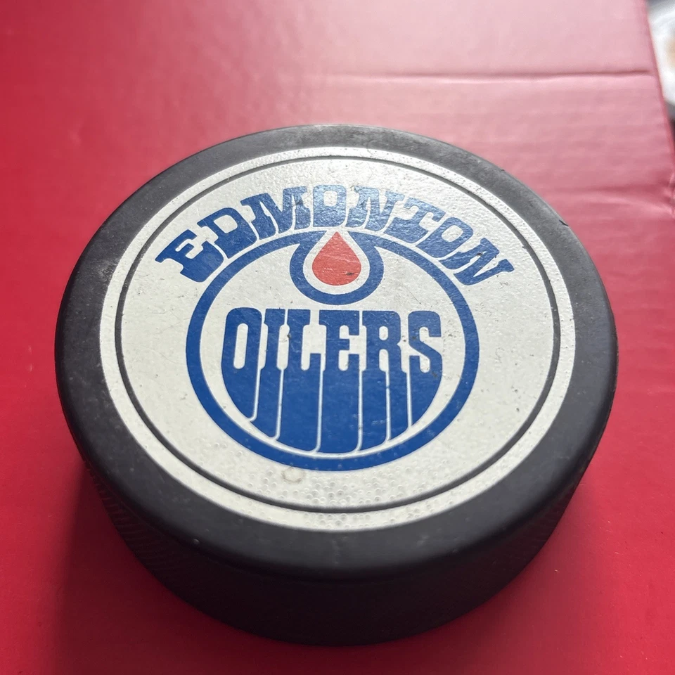 Unsigned Edmonton Oilers Vintage WHA Puck SKU #123623 - Image 2 of 4