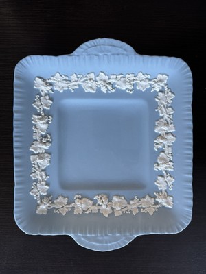 Wedgwood geprägter Queensware weiß auf blau Teller