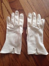 Women's Vintage Ivory Gloves Wrist Nylon Lattice Pattern