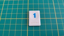 Tuile chiffre 1 bleu jeu Rummikub Le rami des chiffres jeu de voyage Hasbro C68