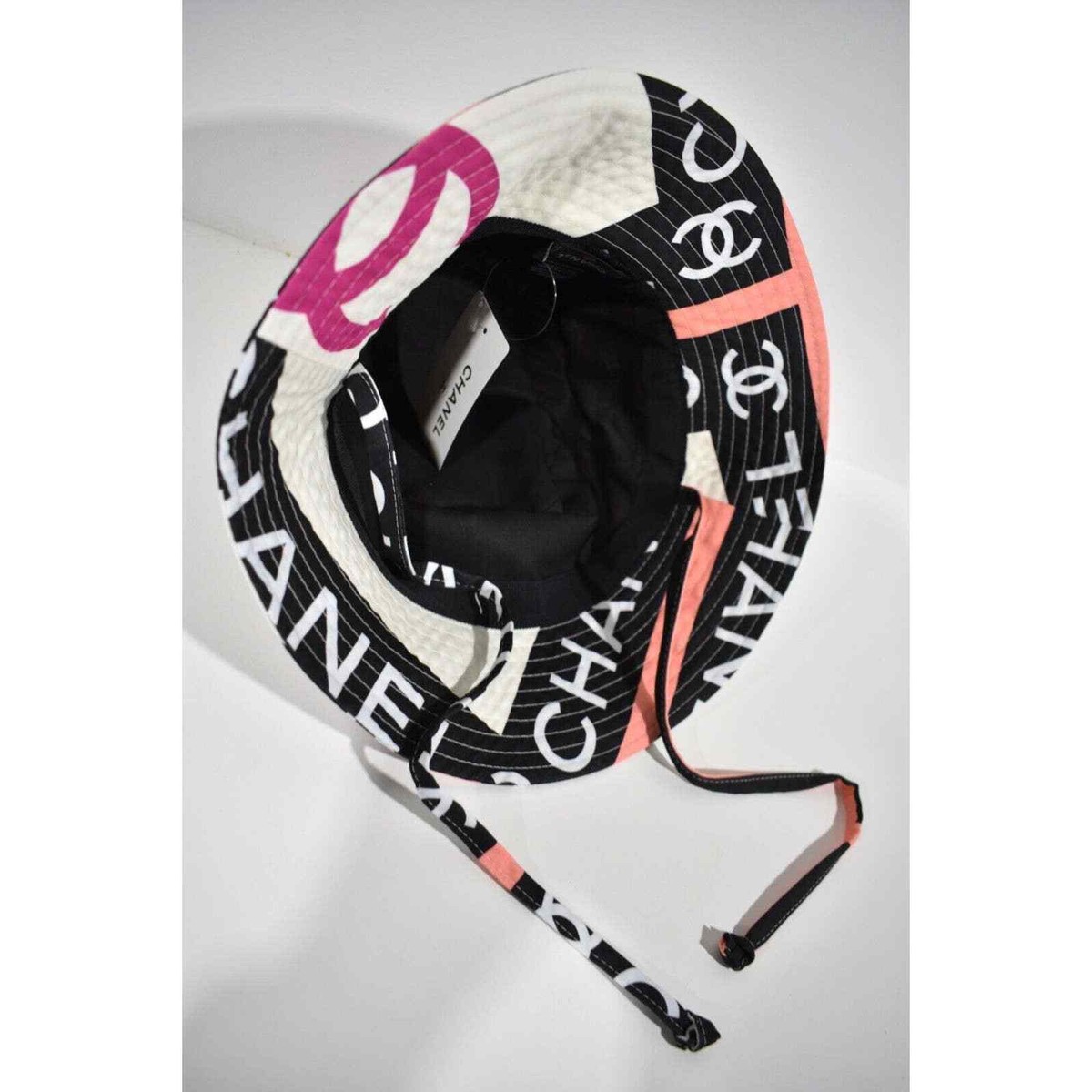 Chanel 22S Black White Pink Beige Fabric CC Logo Sun Cloche  display picture 1