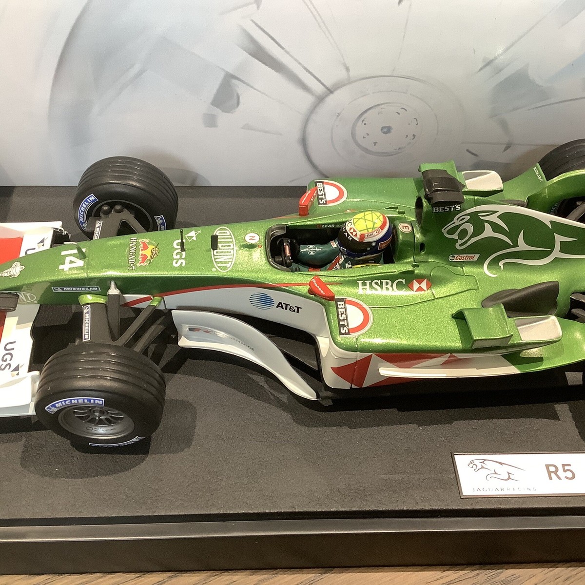 ミニカー Hot Wheels Racing Jaguar R5 Mark Webber Hot Wheels Racing Jaguar Racing R5 Mark Webber 2004 Diecast 1:18