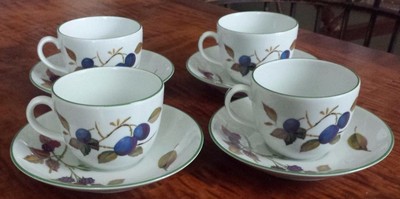 Evesham Vale by Royal Worcester Porcelain China Made in England 4 Cups & Saucers