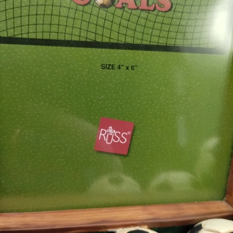 Marco de fotos de caja de sombras pintado a mano de fútbol goles recapturados Russ de 4" X 6" foto Foto 3 de 4