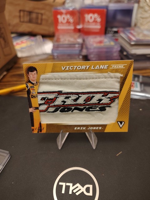 2018 Victory Lane Prime Erik Jones 1/1 Namensschild Firseuit Patch!