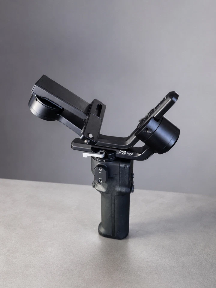DJI RS3 Mini -With Warranty - Like New - Photo 1/4