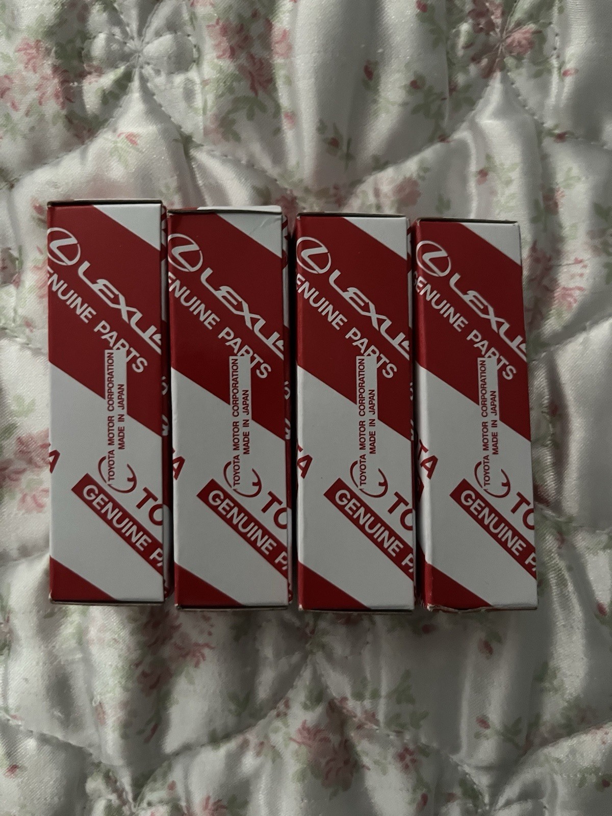 4 Pcs DENSO Iridium Spark Plugs For Toyota Camry Rav4 90919-01210 SK20R11 3297