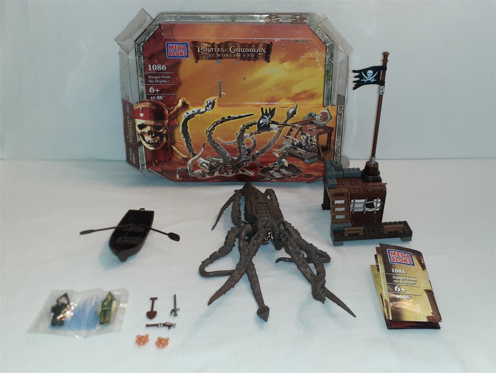 Mega Bloks 1086 Pirates of the Caribbean Danger from Depths Kraken [COMPLETE]