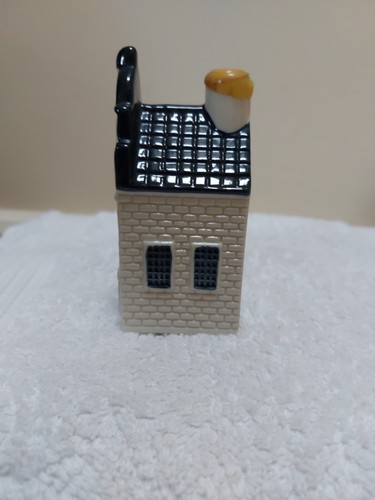 KLM BOLS BLUE DELFT MINATURE HOUSE - NO 21 - SEE PICTURES FOR CONDITION - Picture 2 of 6