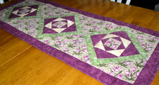 FLORAL QUILTED TABLE RUNNER TULIPS PURPLE PINK GREEN 48X19" COUNTRY COTTAGE VGC
