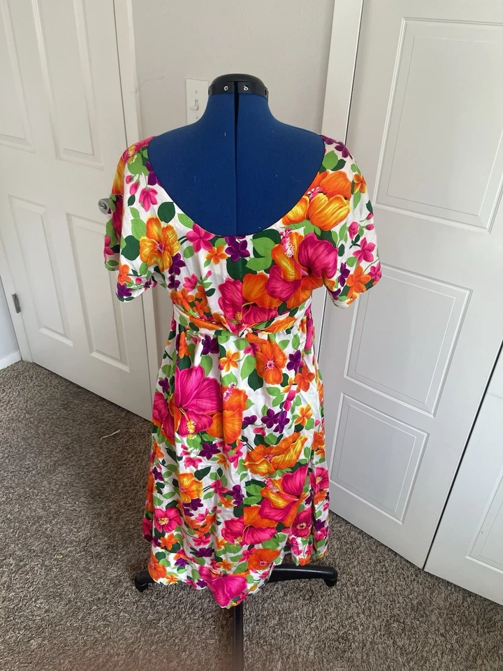 1970s/1980s Hilo Hattie Hawaii M/L Dress w/ Floral Print in Orange, Pink, Purple - Image 4 of 4