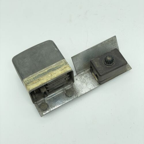 Porsche 914 Voltage Regulator w/ Bracket & 2 Pole Fuse Panel Bosch 0 190 600 010