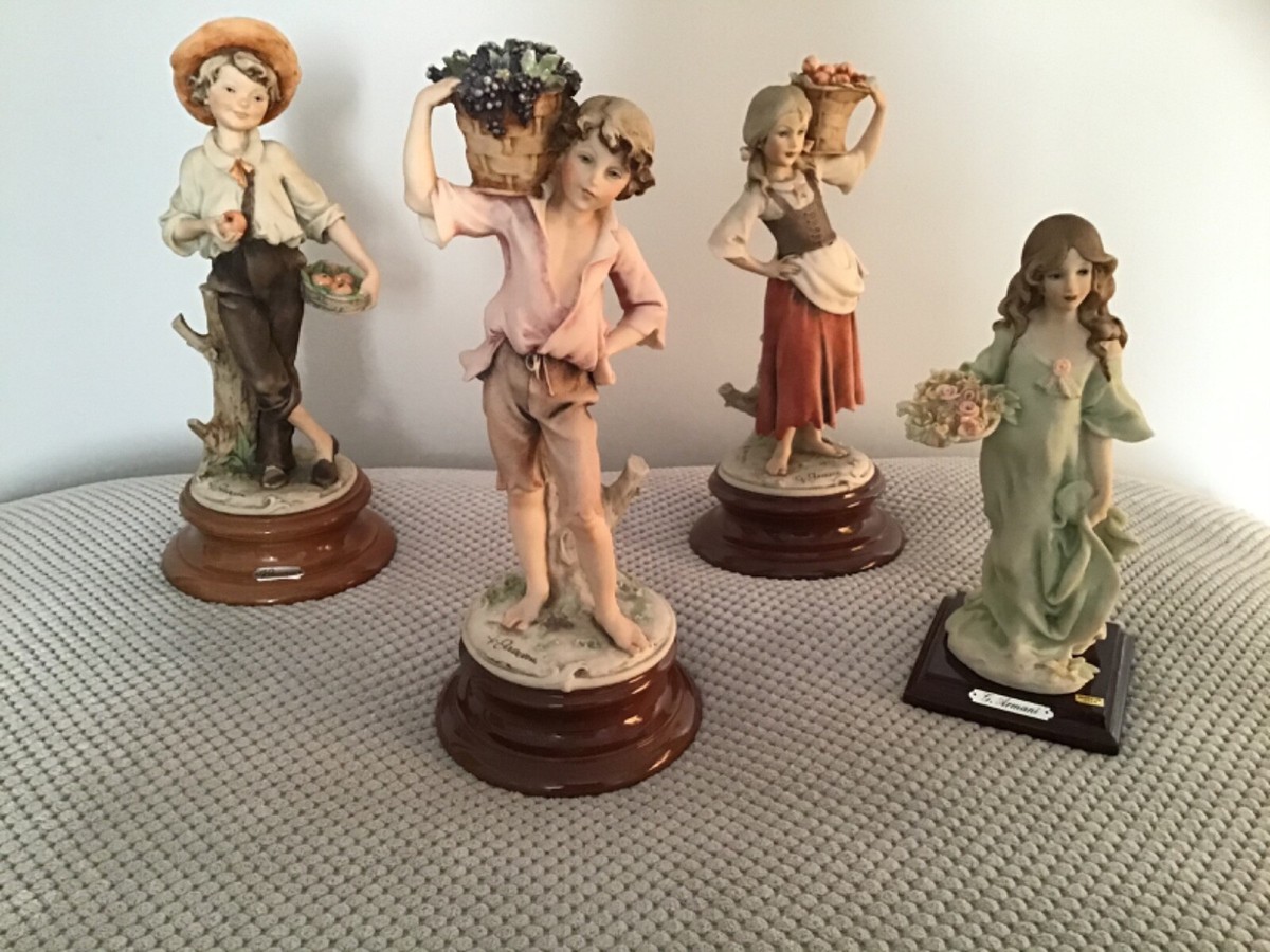 Giuseppe Armani Figurines - 3 x 1982 Florence figures & 1 x four