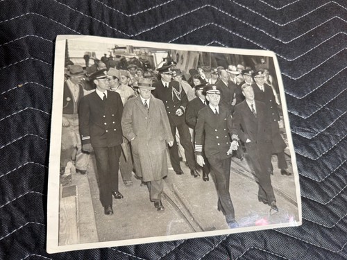 WW2 US Vintage Navy Photos (2) 1 framed 1 with newspaper clipping AUTHENTIC - Picture 4 of 5