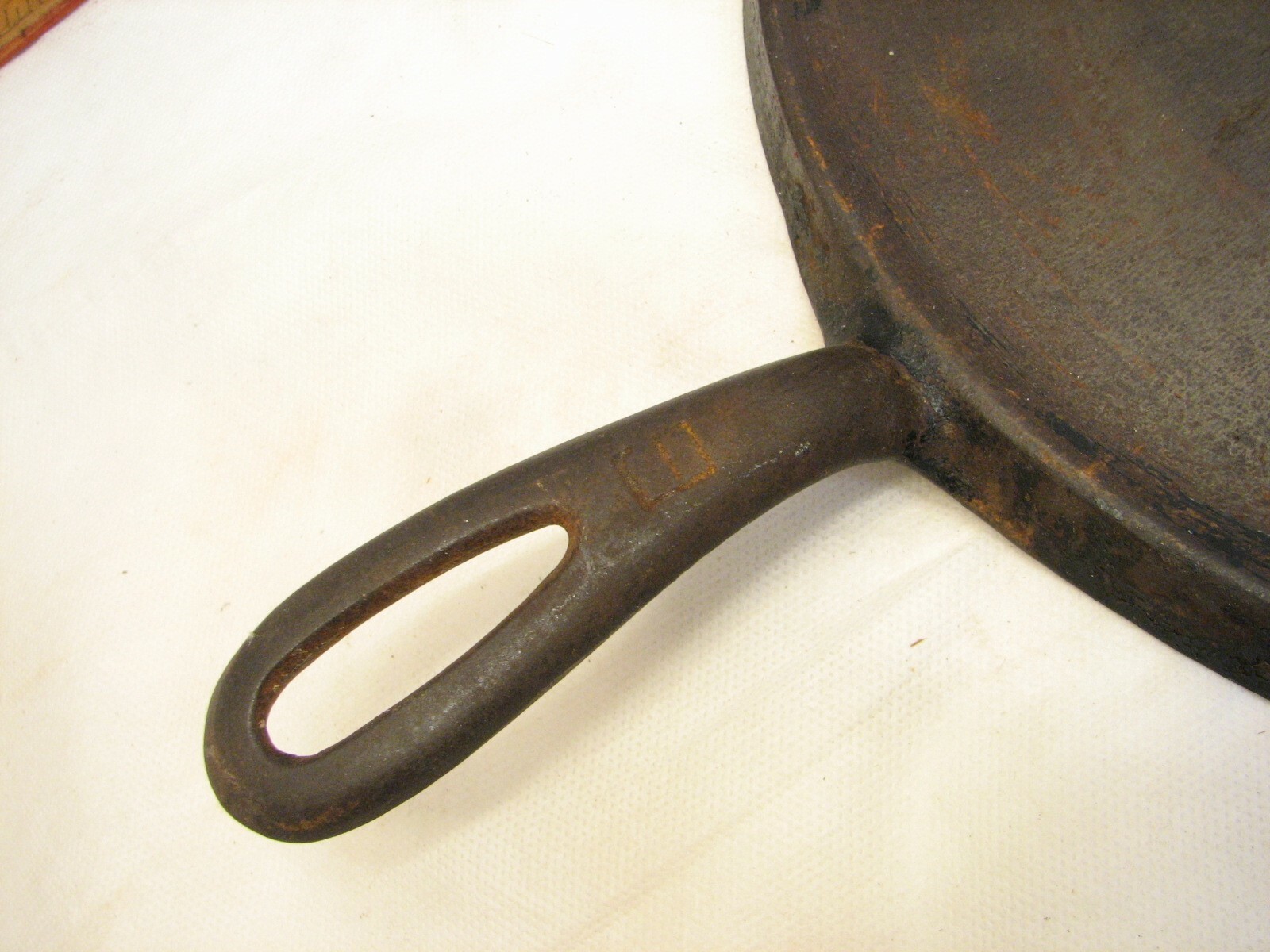 Early Griswold No. 9 Cast Iron Round Handle Pancake Griddle Pan Large