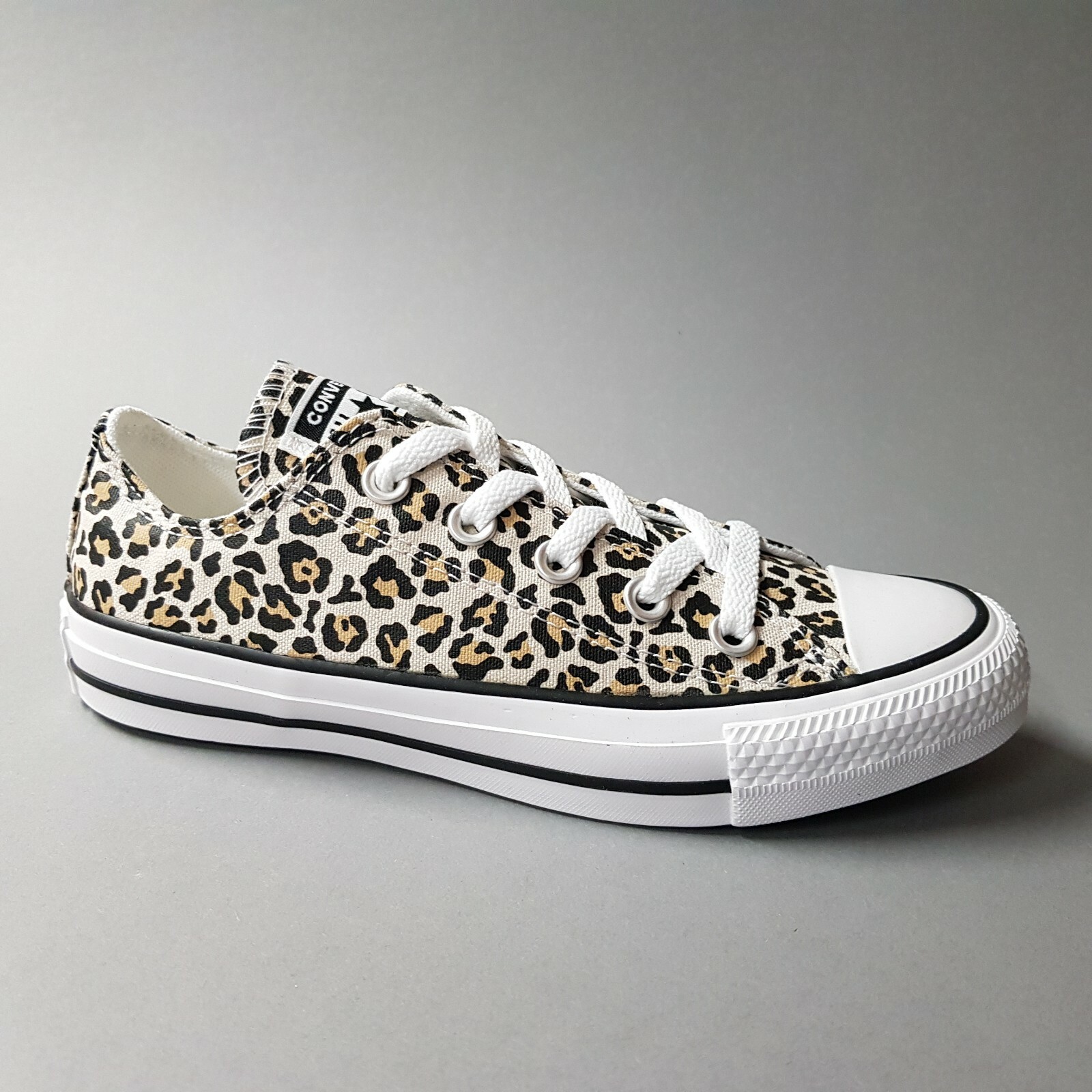 chucks leopard