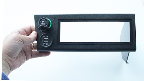 Mascherina Autoradio nera COMPATIBILE con Panda 141 - Accendisigari +Presa USB