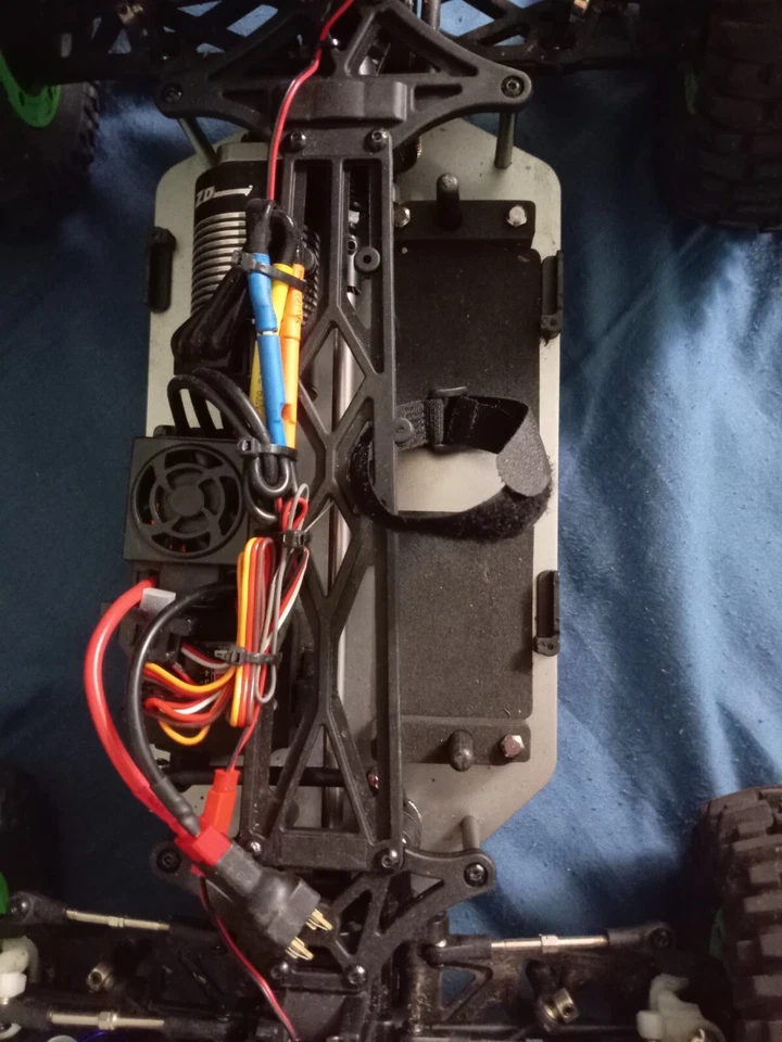 macchina radiocomandata elettrica 1/10 - Immagine 3 di 4