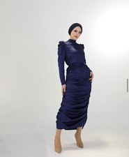 Trape Satinkleid in dunkelblau / Kleid / Abendkleid / evening dress / hijabi