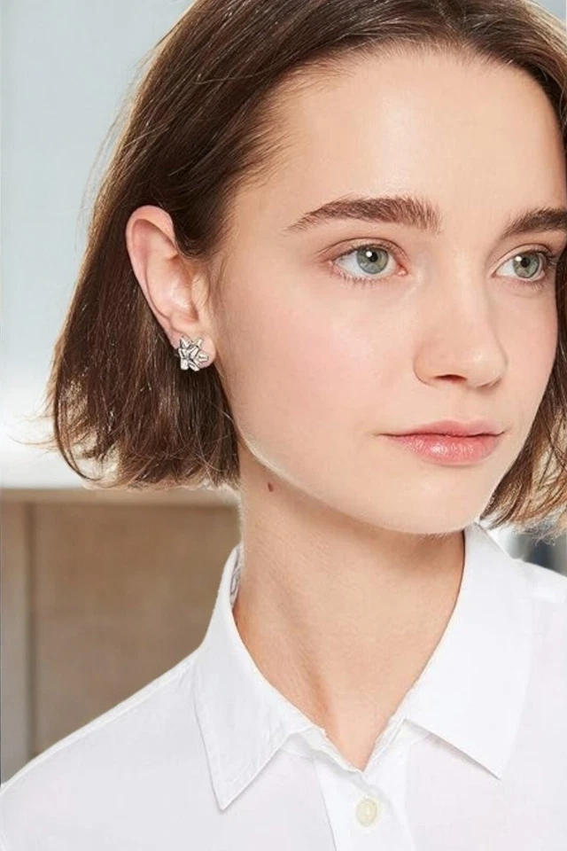 Aretes con lazo burgués Kate Spade New York en plata Foto 4 de 4