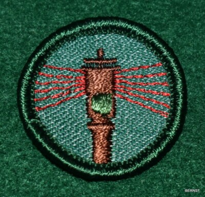 GIRL SCOUT BADGE - BRIGHT MEDIUM GREEN - COMMUNITY SAFETY