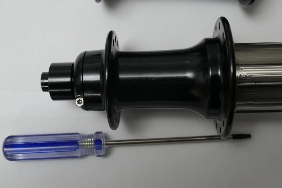 ERASE lightweight 24h/28h road bike hubs. Handmade in Belgium - Image 3 of 4