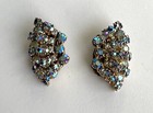 VINTAGE GOLD TONE GEOMETRIC AURORA BOREALIS 1 1/4" CLIP-ON CLUSTER EARRINGS — photo 7