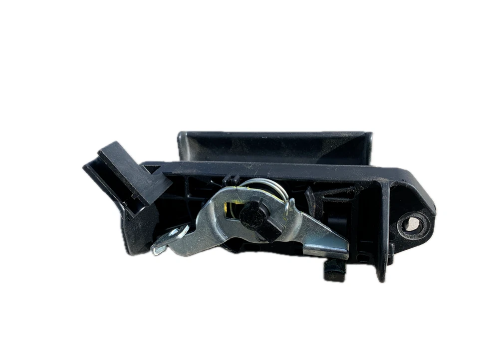 2001 - 2006 Toyota Highlander Rear Trunk Release Handle OEM - Imagem 4 de 4