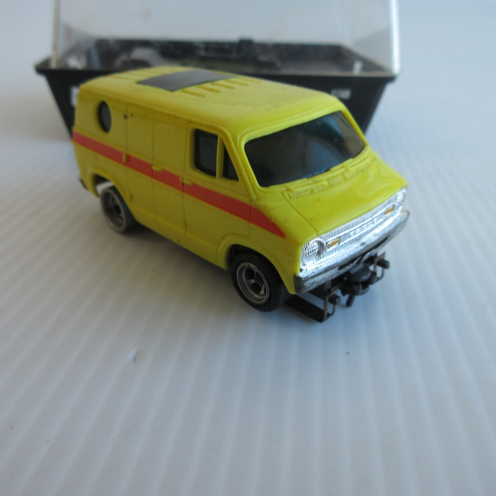AURORA / AFX DODGE STREET VAN SLOT CAR 1970s IN YELLOW cube 1748 thumbnail 2