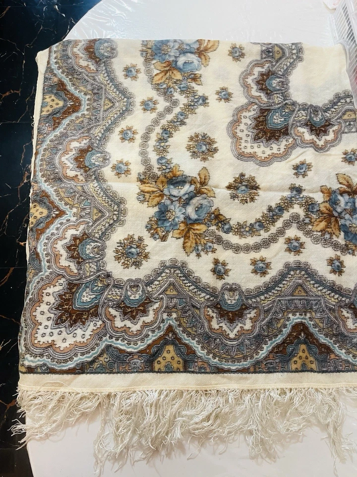 Pavlovo Posad Russian Shawl  Wrap 48x48” 100% wool Fringe Scarf Flower Ivory - Image 4 of 4