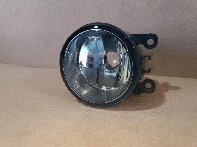 2017 Renault Fluence SM3 Neo Right Fog Light 261504952R - Image 3 of 4