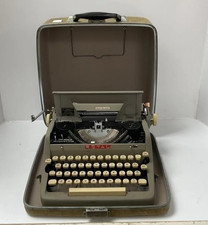 Vintage Royal Quiet De Luxe Portable Manual Typewriter with Case Magic Margin thumbnail