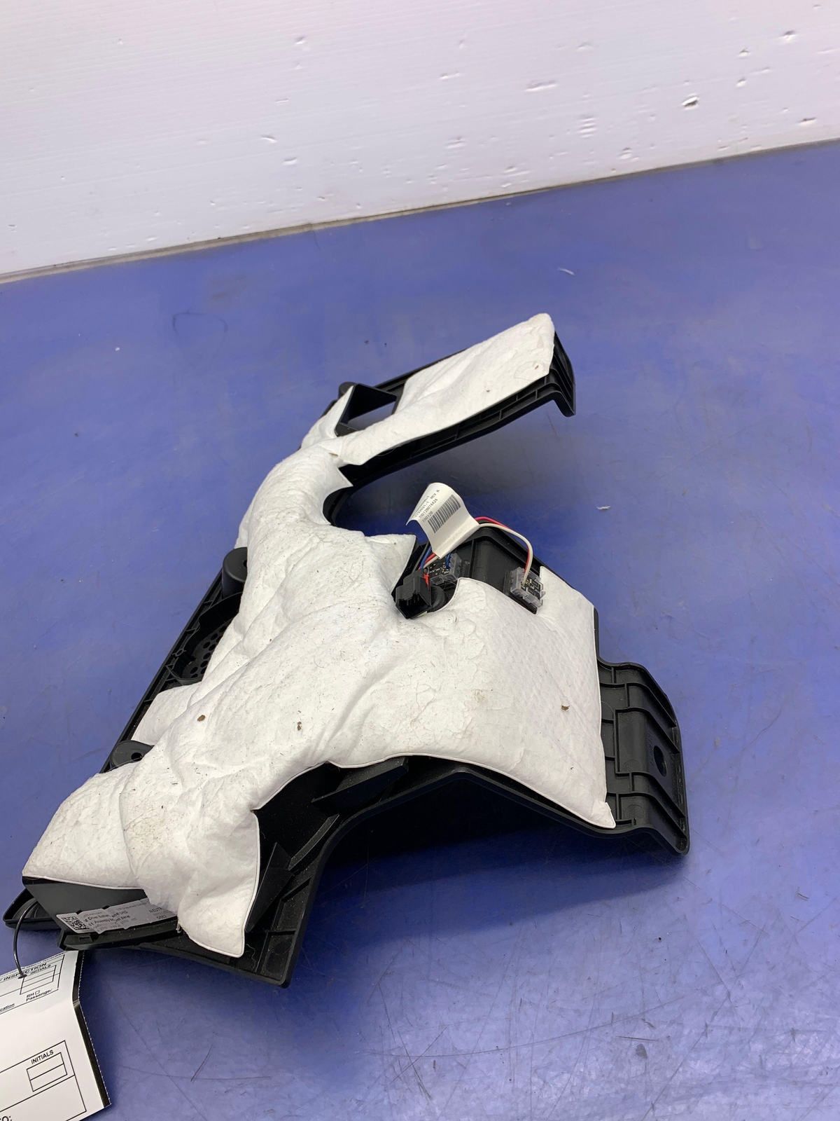 2017-2020 MASERATI LEVANTE M161 OEM LH FRONT LEFT LOWER KNEE PAD TRIM 670043363