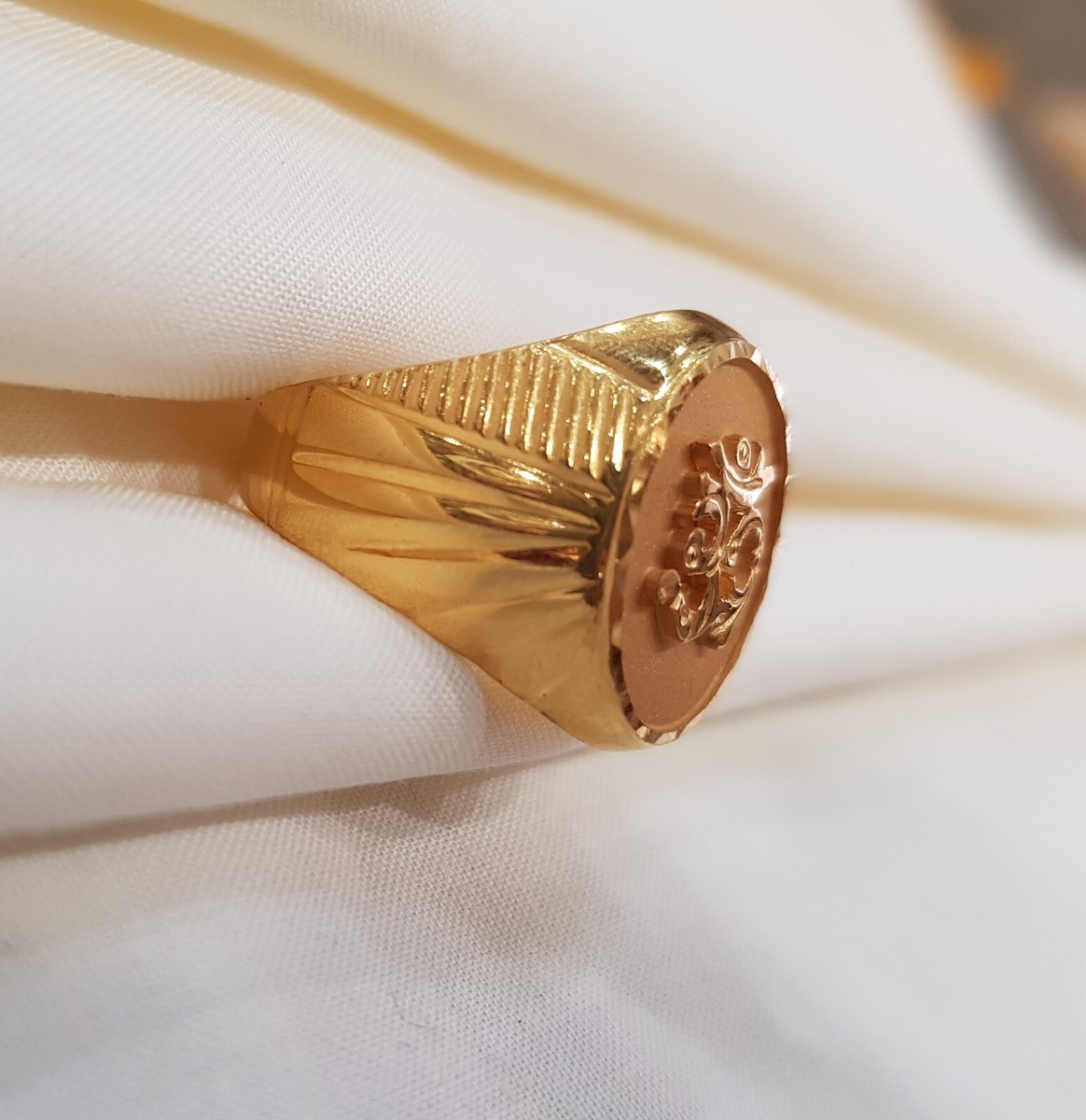 Dik bilan puflanadigan rezina qogirchoq eshakdagi yigitni sikadi