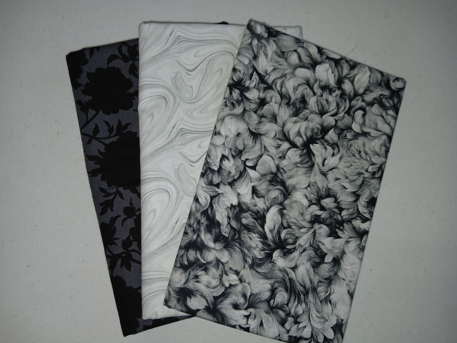 Lot 3 yard Focus Light Dark name brand cotton spring on trend Fabric Cafe look