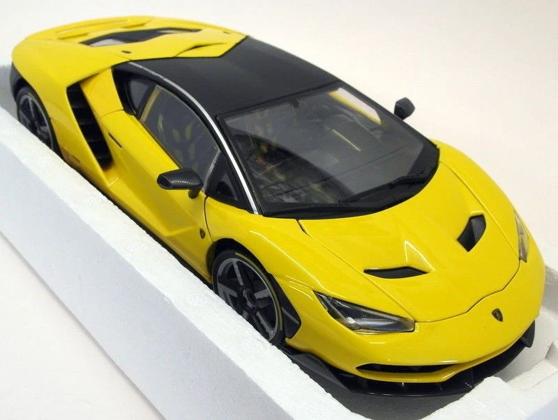 Maisto 1/18 Scale Diecast 38136 - Lamborghini Centenario - Yellow - Image 4 of 4