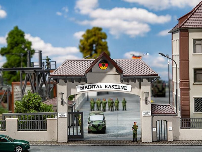 Entrée de caserne militaire HO 1/87 FALLER 144100 pour combler les espaces vides de votre réseau