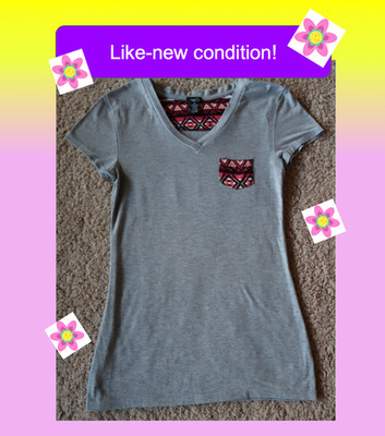    Rue 21 grey ladies size Med T shirt V neck top stretch, long length Tee LN