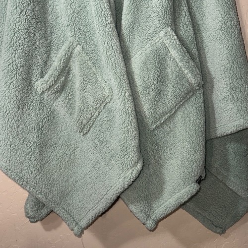 LL Bean Cozy Sherpa tragbarer Überwurf in Farbe Silber Salbeigrün - Bild 2 von 5