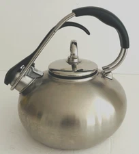 Chantal Classic Loop Enamel on Steel Whistling Tea Kettle, 1.8 quart (Silver)